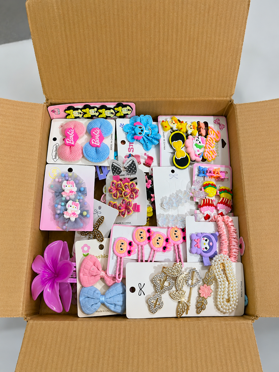 Fancy mix hair accessory boxes.