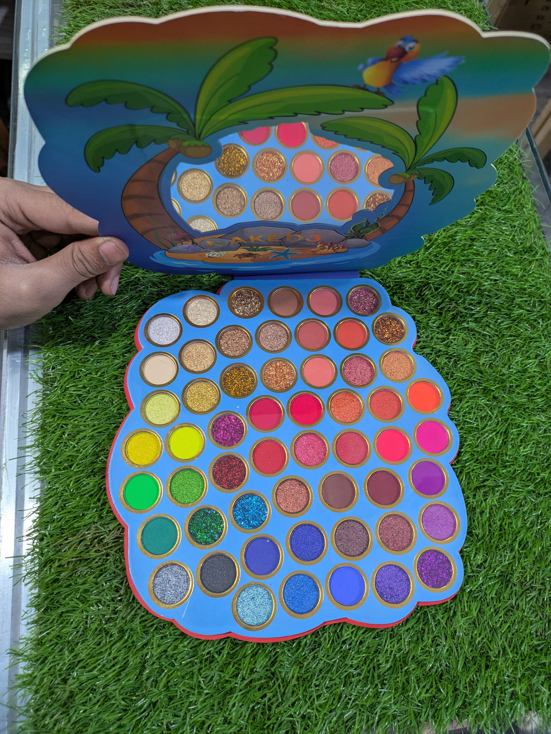 Eyeshadow palette (Naked 3)