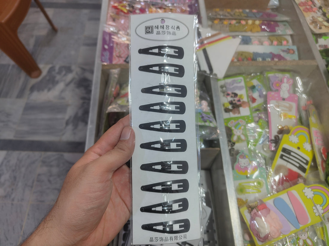 Simple black tiktak pins