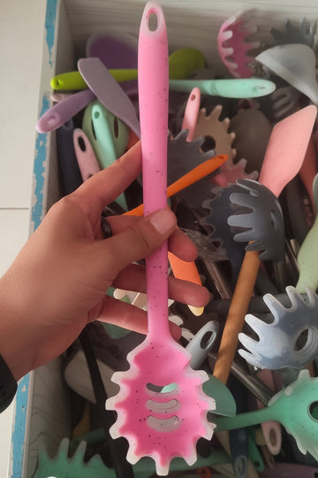 Noodel spatula.